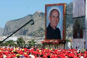 Quasi centomila per don Pino Puglisi<br>
Il parroco ucciso dalla mafia è beato