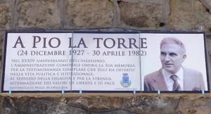 Inaugurata una lapide in memoria di Pio La Torre